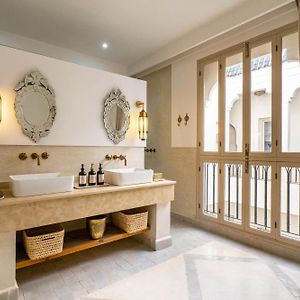 Suite met een Slaapkamer en een King Size Bed
